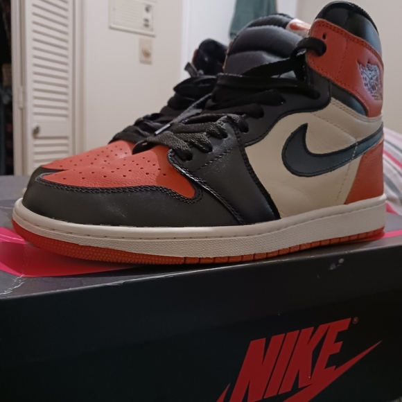 Jordan 1 Retro high OG      Shattered backboard SOLD OUT - Picture 1 of 6
